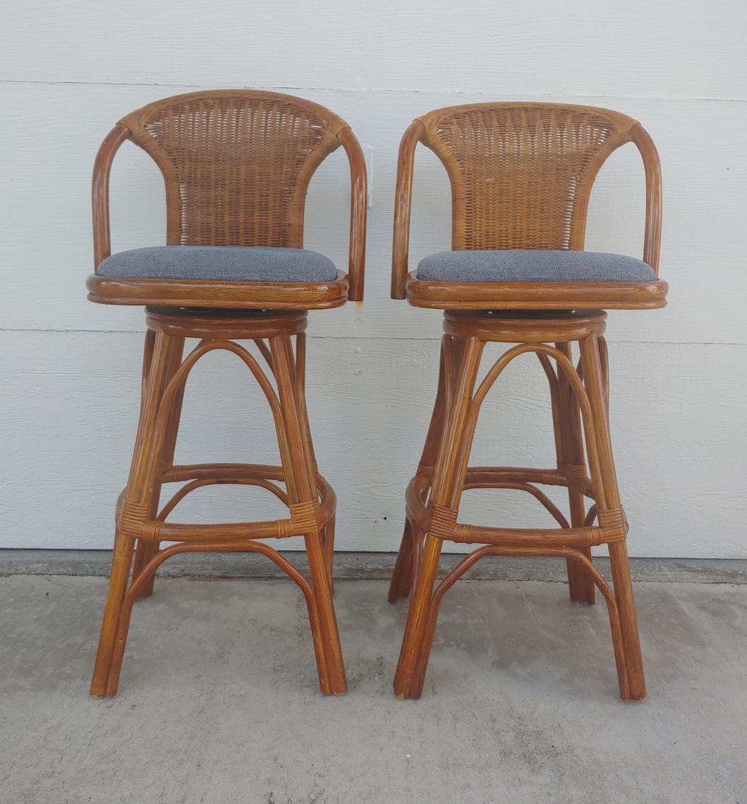 Vintage Pair of Rattan and Wicker Swivel Bar Stools Mod and Ozzie