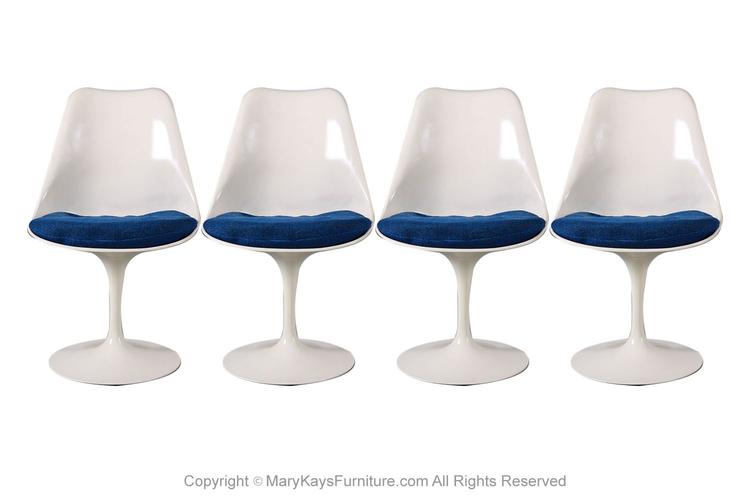 Four Knoll Eero Saarinen Swivel Tulip Chairs 