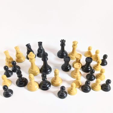 Vintage DRUEKE No 36 CHESS SET Box 3 1/2 in King Staunton Simulated Wood Ebony Maple Finish Plastic Triple Weight Ex Condition Americana 