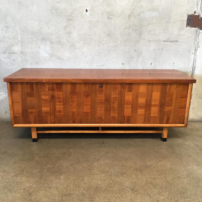 Mid Century Modern Lane Cedar Hope Chest (Latch Disabled) Urban