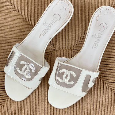 Chanel vinyl sale slides