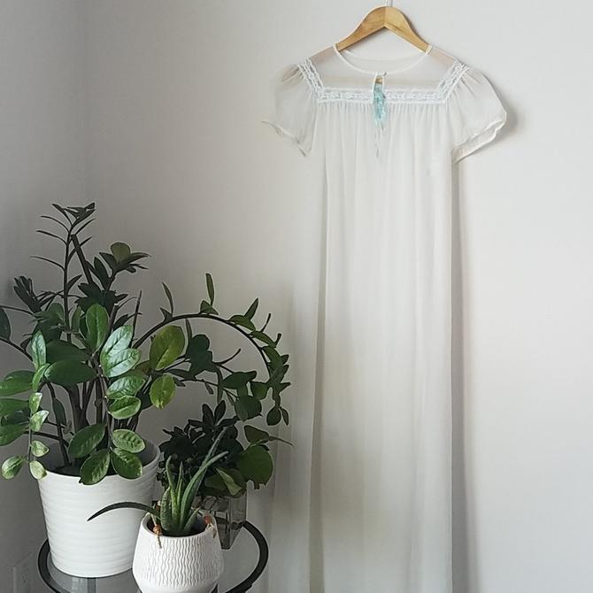 Vintage 50s 60s Sheer White Robe Vassarette Floor Length Lace