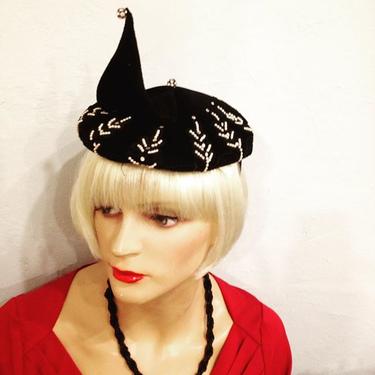 1950s velvet hat with beading and rhinestones.. #1950s #1950shats #vintagevelvet #wearablevintage #pollysuesvintageshop
