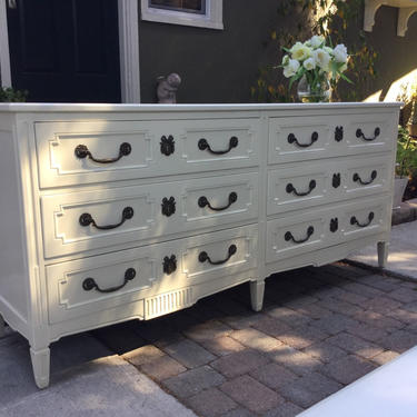 SOLD! Henredon Vintage Classic 6 Drawer Dresser by CalVintageDesigns