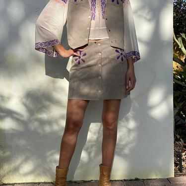 1960's Leather Vest and Skirt Set / Gray Beige Suede Leather Minii Skirt with Purple Flowers / Cropped Vest Waistcoat / Stagewear 