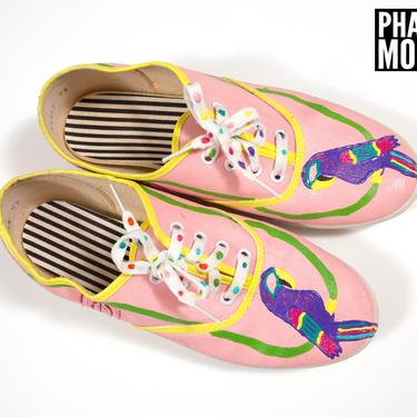 Size 7.5/8 KITSCHY Vintage 80s 90s Pink Puffy Paint Parrots Wearable Art Sneakers 
