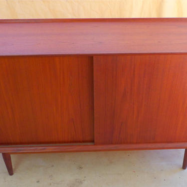 Mid Century Modern Arne Vodder for Sibast Credenza Entertainment Center Console Cabinet TV Display Teak Storage Sliding Doors &amp; Drawers 