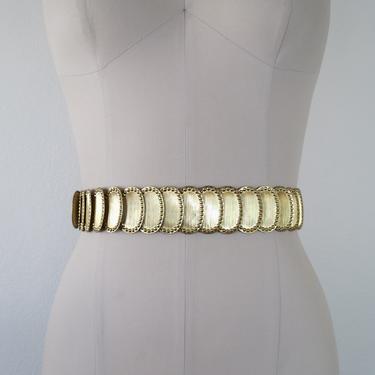 Vintage 1950s gold tone fish scale metal belt, elastic, adjustable, size medium 