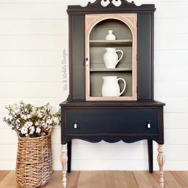 Antique Cabinet / Hutch / Dining Room / China Cabinet / Linen Cabinet 