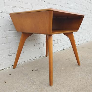 Mid Century Modern Heywood Wakefield Maple Lamp Table 