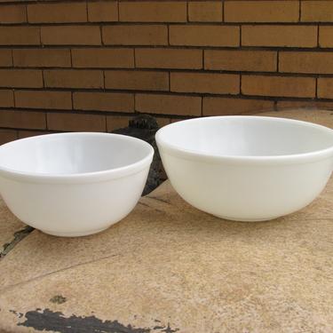 Vintage 1950's Pyrex Set of 4 Nesting Mixing Bowls, store True Opal White, Unmarked