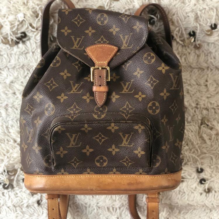 louis vuitton backpack vintage Pre-owned Monogram Montsouris PM – Sabrina's Closet tone hardware Bag Louis Vuitton Palm Springs