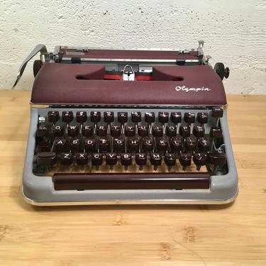 1958 Olympia SM4 Portable Typewriter Germany w Case, New Ribbon + Spare, Owner's Manual 