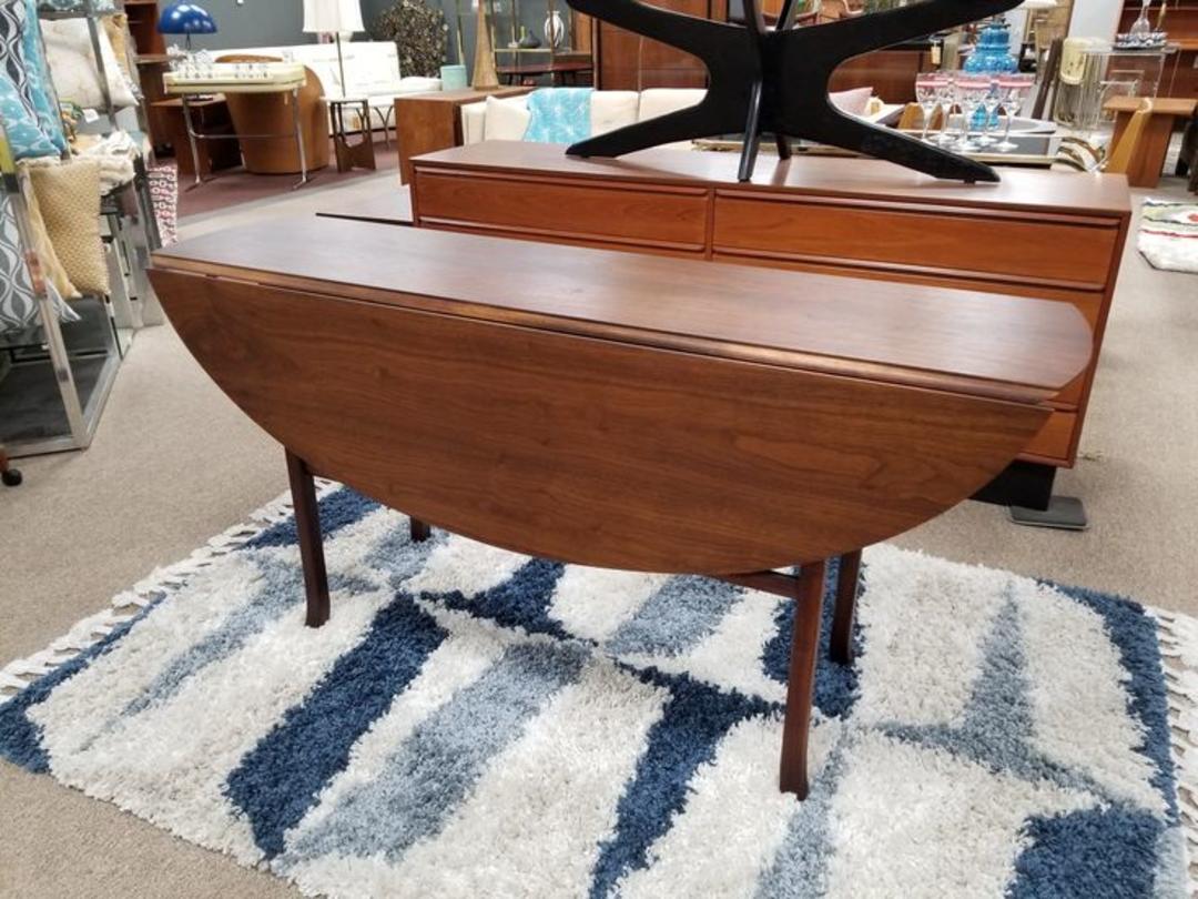 MidCentury Modern oval dropleaf dining table Peg Leg Vintage