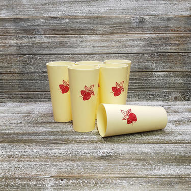 Vintage Strawberry Plastic Cups, 6 Red Strawberries &amp; Cream Plastic Tumblers, 1970's Nasco Japan Fruit Drinkware, Retro Vintage Kitchen 