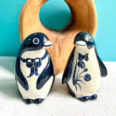Salt and Pepper Shakers, Pottery, Hand Painted, Artisan Signed, Home Kitchen Dining 