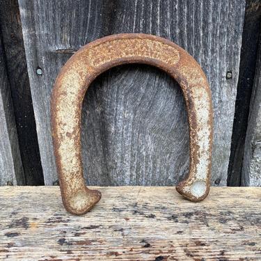 Rusted Horse Shoe -- Vintage Horse Shoe -- Royal Horse Shoe -- Vintage Horseshoe -- Vintage Royal Horsehoe -- Horsehoe Game 