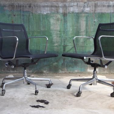 ICONIC (13 avail) Herman Miller Aluminum Group Management office Chair Black Mesh w/ Casters Mid Century Vintage '58 Design Eames CHROME McM 