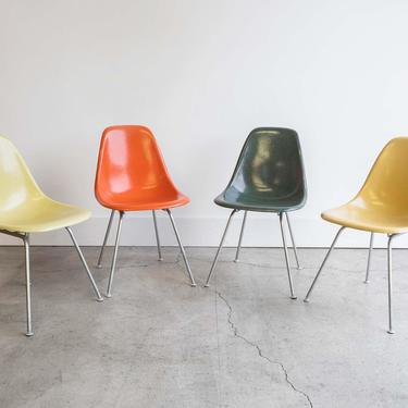 Vintage Eames Multicolored Set Rare Colors Charles Eames for Herman Miller Set of 4 Fiberglass Shell Dinning Chairs 