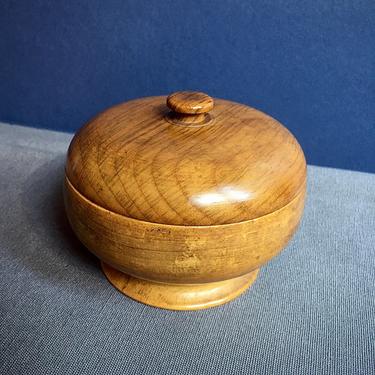 Small Myrtlewood Covered Bowl Hand Tooled Vintage Oregon Souvenir by BellewoodDesignGoods
