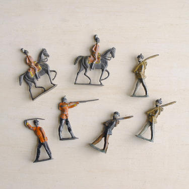 Vintage Toy Soldier Set, British Lead Toy Soldiers, Miniature Cast Metal British Soldiers, Lot of 7 Pieces 