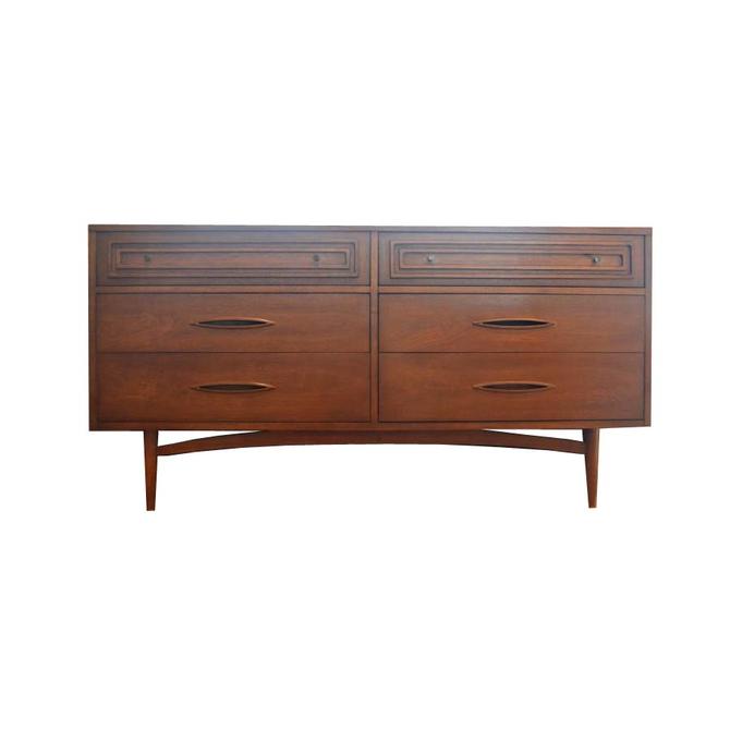 501 Broyhill Sculptra Mid Century Dresser From Martha Leone