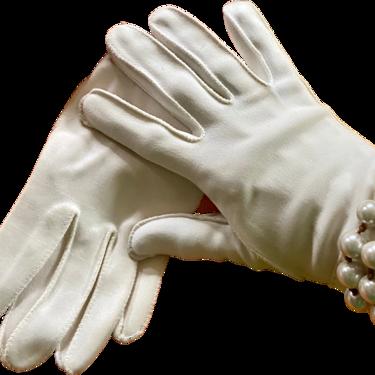 30s/40s Gorgeous Women’s White Intricate Design Gloves By Vintage Handmade