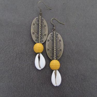 Cowrie shell earrings, wooden earrings yellow, African Afrocentric earrings, seashell, antique bronze earrings, exotic ethnic earrings 