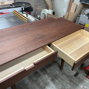 Custom desk for Lisa 