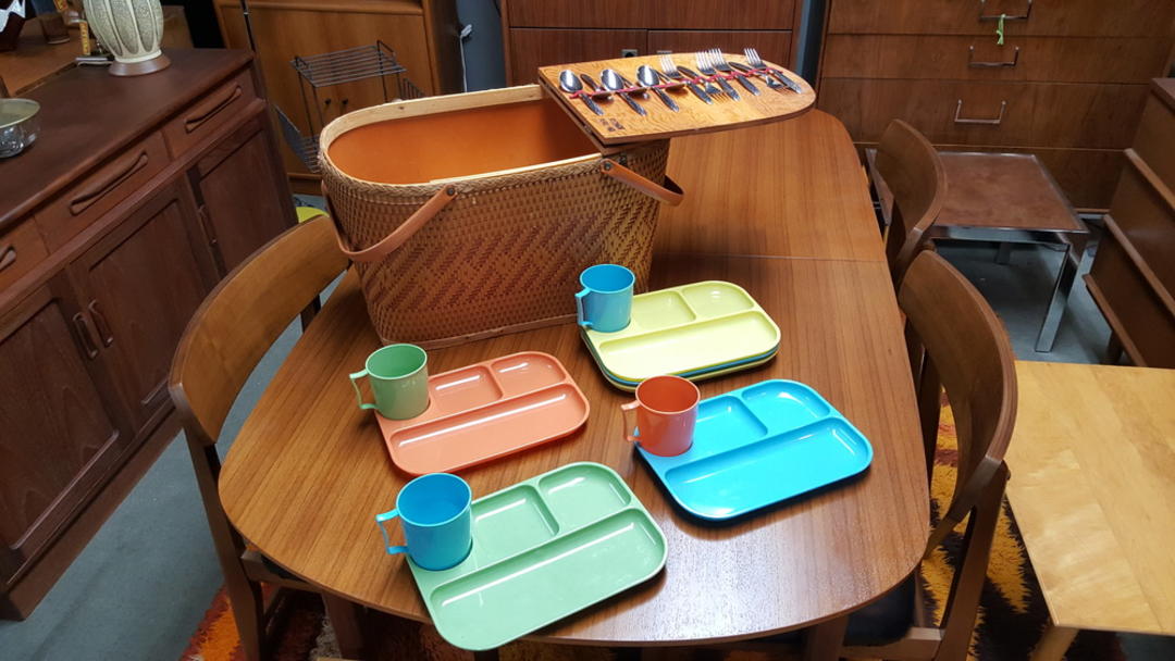 Vintage picnic basket with Melamine dishes Peg Leg Vintage Beltsville, MD