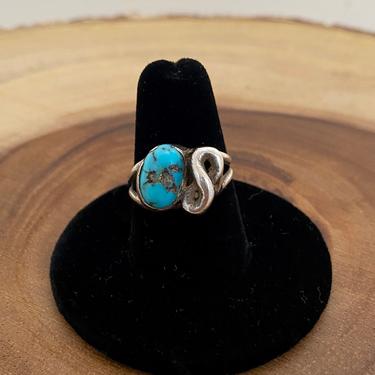 LOOPED IN Vintage Silver and Turquoise Ring | Vintage 60s 70s Jewelry | Southwest Native American Navajo Style | Size 7 1/2 