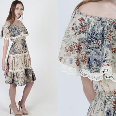 Vintage Off The Shoulder Dress / 70s Autumn Garden Floral Dress / Ruffled Lace Trim Picnic Outfit / Womens Sunday Summer Mini Dress 