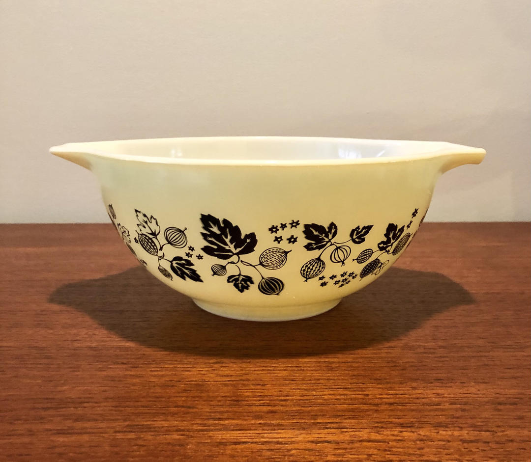 Vintage Pyrex Small Yellow Mixing Bowl, Vintage Pyrex Primary Color Mixing  Bowl, Pyrex 401 1 1/2 QT, Creamy Yellow Pyrex Oven Ware Baking 