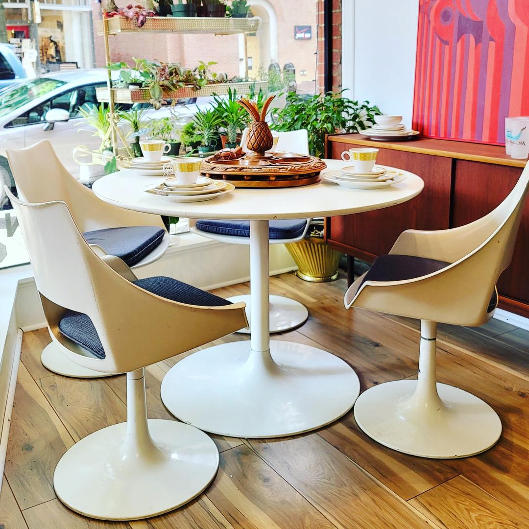 Tulip Table and Chairs Vintage MC Frederick, MD