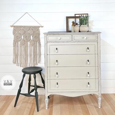 Farmhouse Dresser / Bureau / Chest of Drawers / Bedroom Furniture / Refinished 
