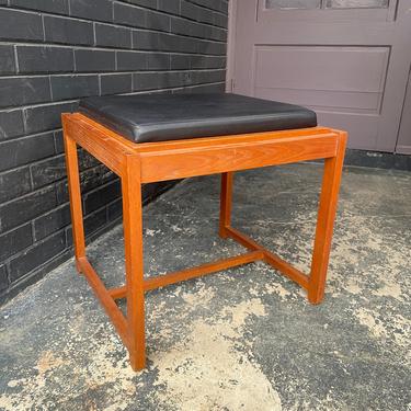 スツール Denmark Vintage Teak Stool Danish Teak Stool by Hugo Frandsen, Spøttrup - MODERNON - A