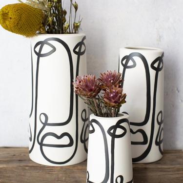 Porcelain Cara Pattern Pillar Vase