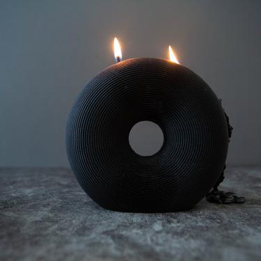 Black O Shaped Candle / Donut Shaped / Round Sculptured Candle / Natural Beeswax Soy Candle / Large Romantic Candle / Ribbed Aesthetic 