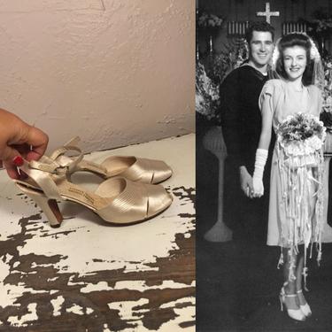 Introducing Mr & Mrs..... - Vintage 1940s Ivory Satin Wedding Pumps Shoes Heels - 7 M 