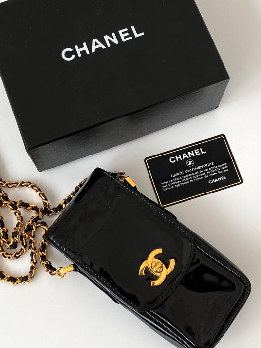 Vintage 90's CHANEL CC Turnlock Logo Black Patent Leather Gold