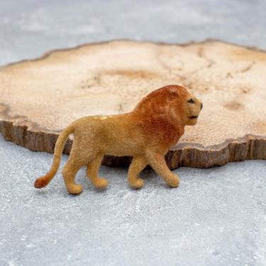 Vintage 1980s Fuzzy Lion Brooch - Brown Furry Animal Pin 