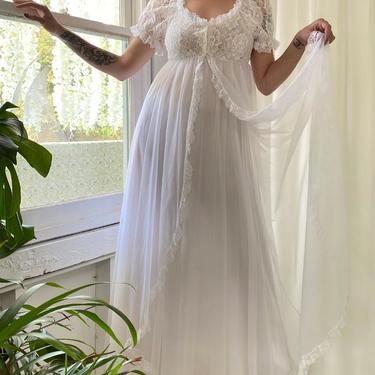 80s Lacy White Nightgown & Peignoir Robe Set | Lucky Vintage ...