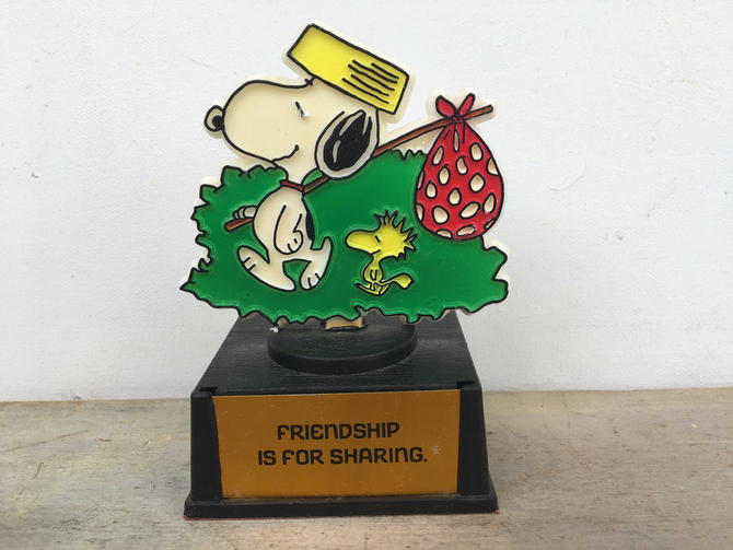 60 S Snoopy Woodstock Trophy Friendship Is For Sharing Peanuts Dog Character Gift For Friend 1965 Charles From Luckduck Of Atlanta Ga Attic