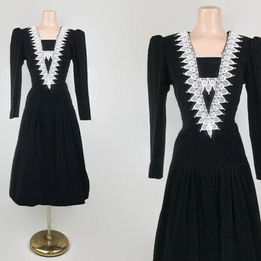 VINTAGE 80s Drop Waist Black Velvet Dress With Crochet Collar | 1980s Dark Academia Gothic Doll Long Sleeve Dress | Modest Dress | Size 5 