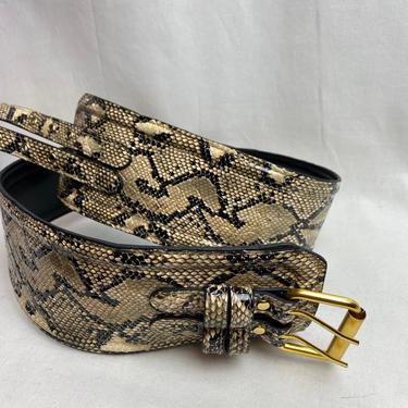 Faux cobra~ snakeskin belt~ perforated glossy shiny vinyl women’s vintage belts~ size Medium 