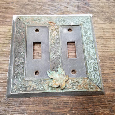 Maple leaf double Switchplate 4.5 x 4.5