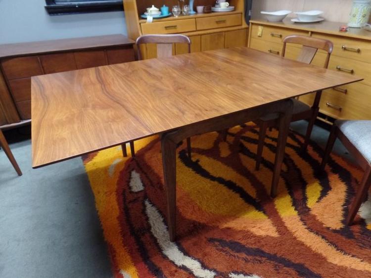 MidCentury Modern drop leaf dining table Peg Leg Vintage Beltsville, MD