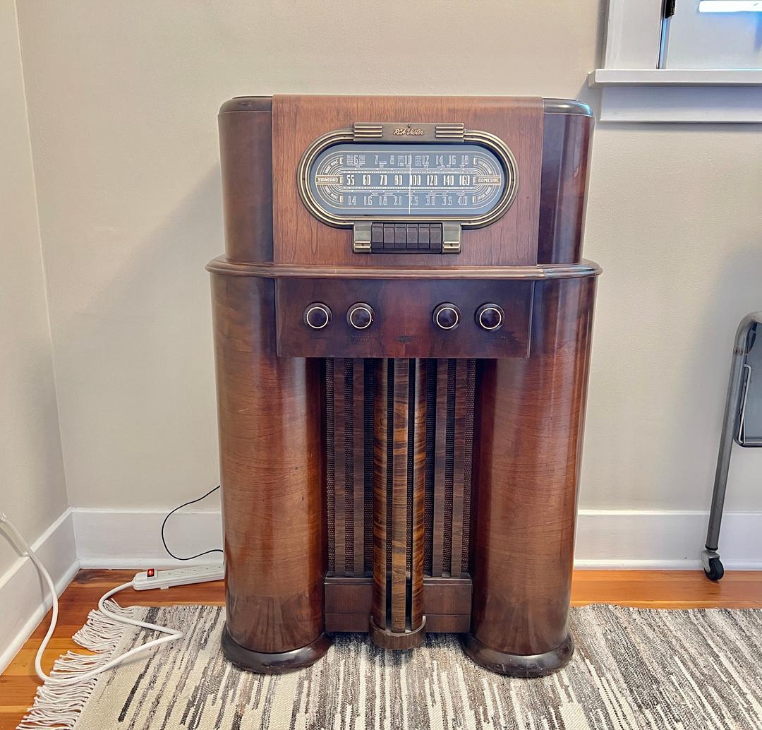 1940 RCA 3-Band Console Radio, AM + 2 Shortwave, Elec