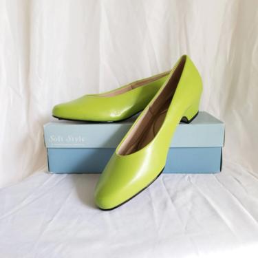 Vintage Lime Green Shoes, Size 7 1/2 / Plain Low Heel Shoes / Colorful Almond Toe Party Heels / Casual Slip On Dress Shoes in Original Box 