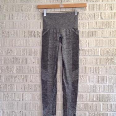 Reebok Size XS Olive Print Leggings